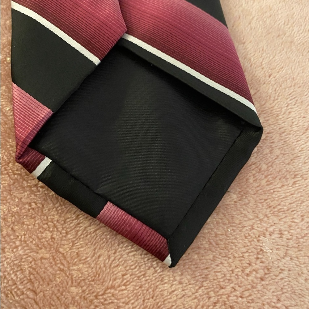 George Elegant Black and Red Striped Tie - Picture 11 of 11